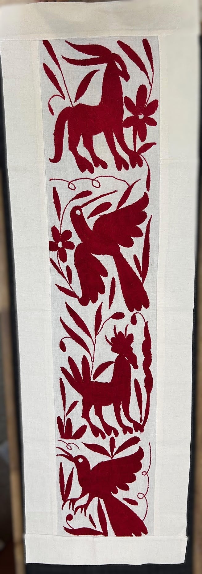 Handcrafted TENANGO mat, color red, 1m * 32 cm