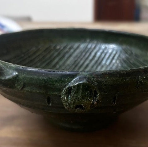 Handcrafted green clay bowl from Oaxaca. 17 cm diameter aprox.